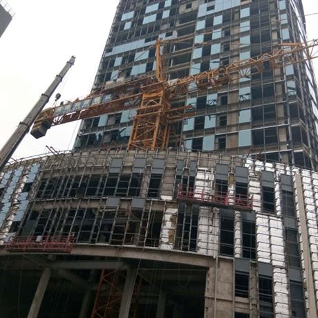 洛阳正大广场拆塔吊