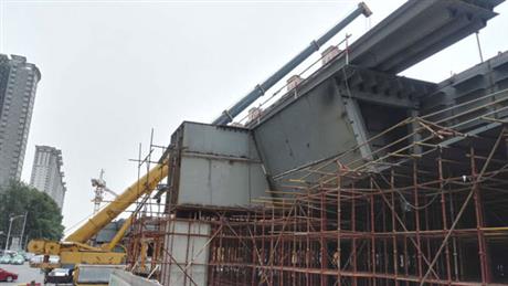 天外天吊装进入古城路架桥