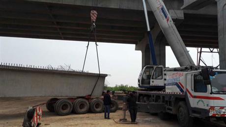 中原大桥35米厢梁架接现场