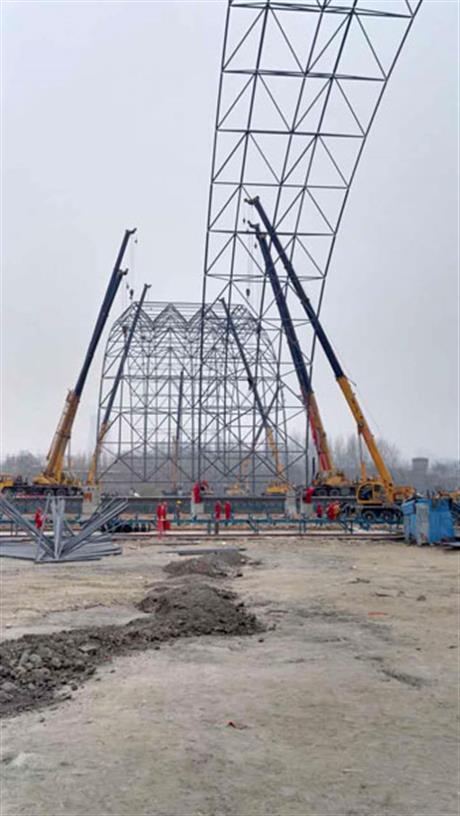 天外天吊装义煤网架安装现场作业