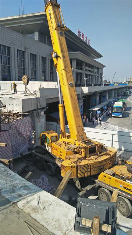 龙门高铁站匝道拆除作业