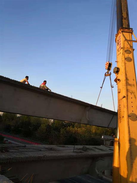 西南环跨宁洛高速30米箱梁展示