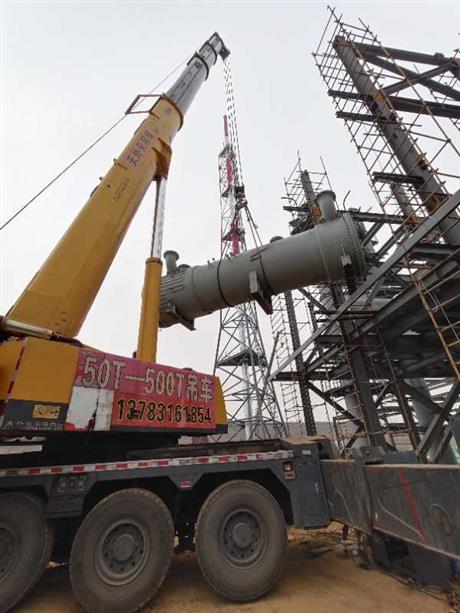 260吨吊车工厂设备安装现场