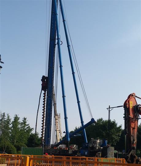 天外天吊车施工