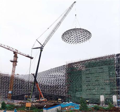 科技馆不锈钢穹顶施工作业
